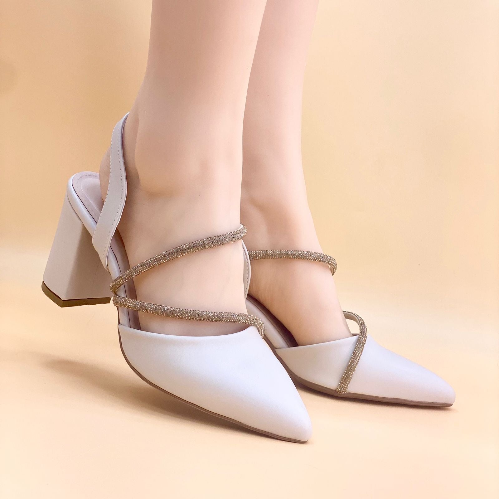 NEW ,  WOMEN SHOES HEELS W540