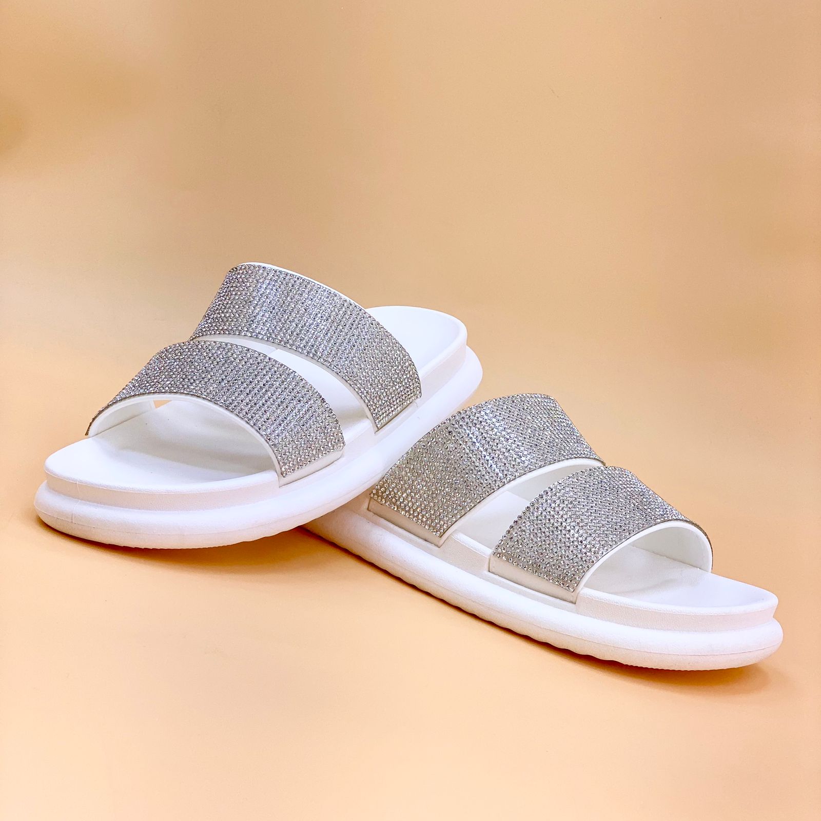 NEW , WOMEN SLIPPERS S39