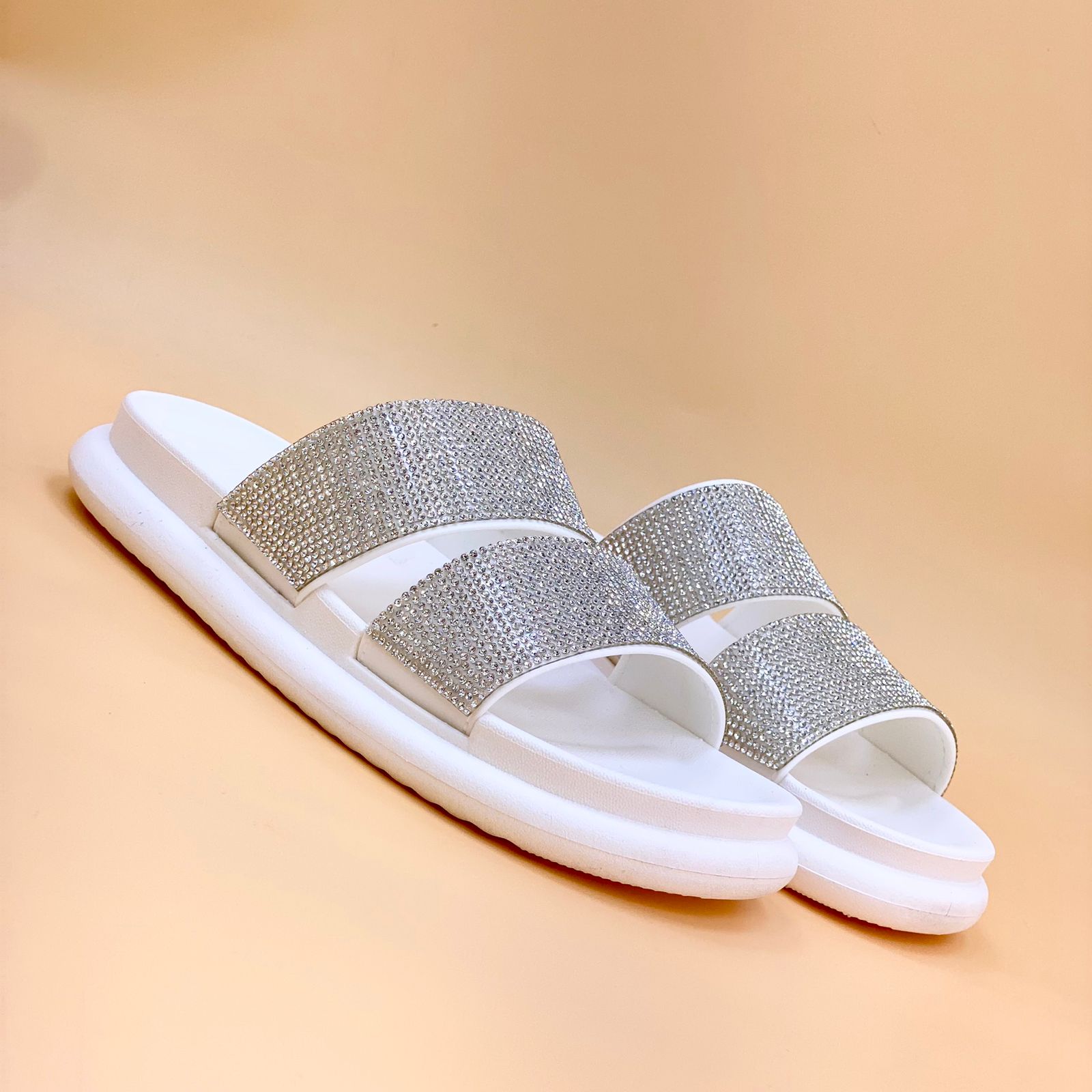 NEW , WOMEN SLIPPERS S39