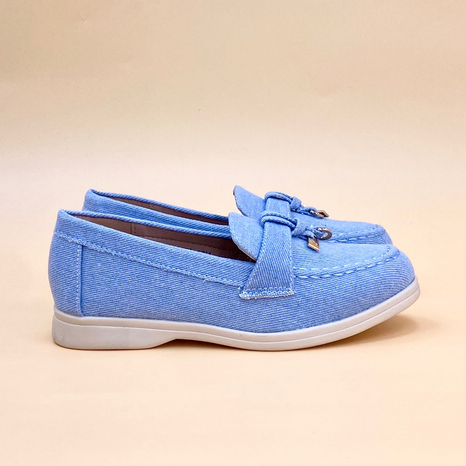 NEW ,  KIDS SHOES SIZE FROM 25 TO 36 K85