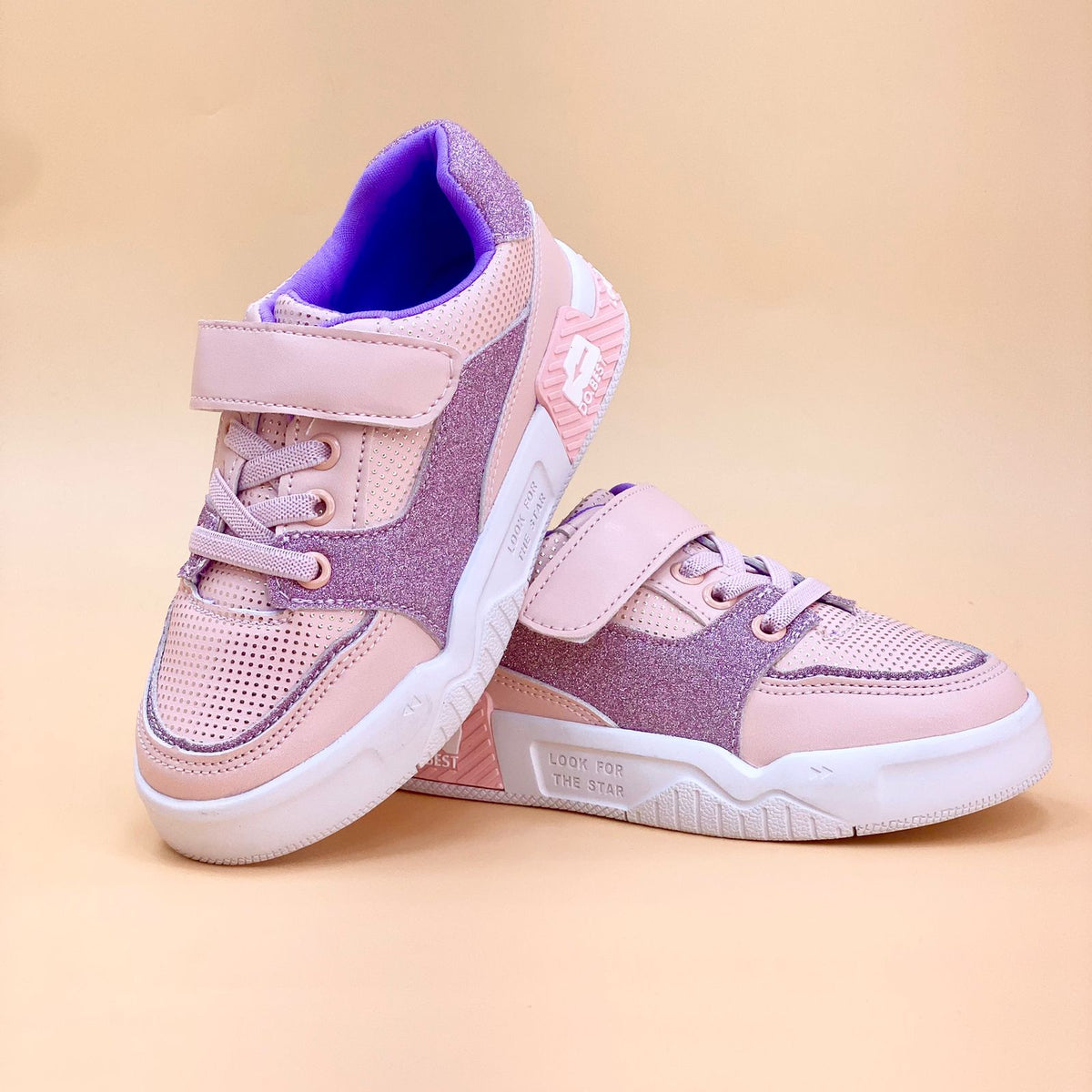 NEW ,  KIDS SHOES SIZE FROM 20 TO 37 K88
