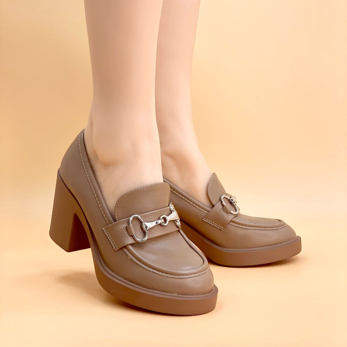 NEW ,  WOMEN SHOES HEELS W536