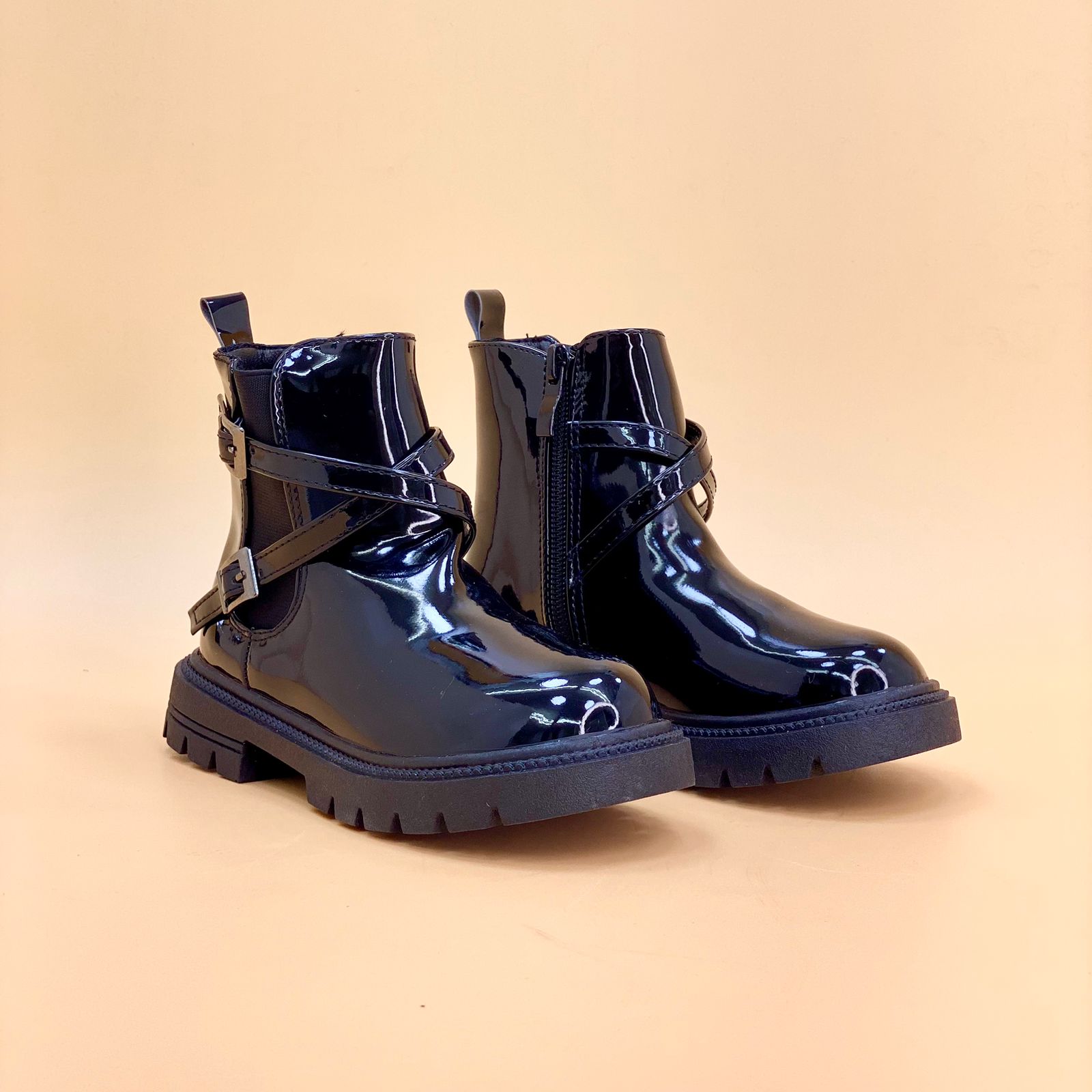 NEW , KIDS BOOTS KW5