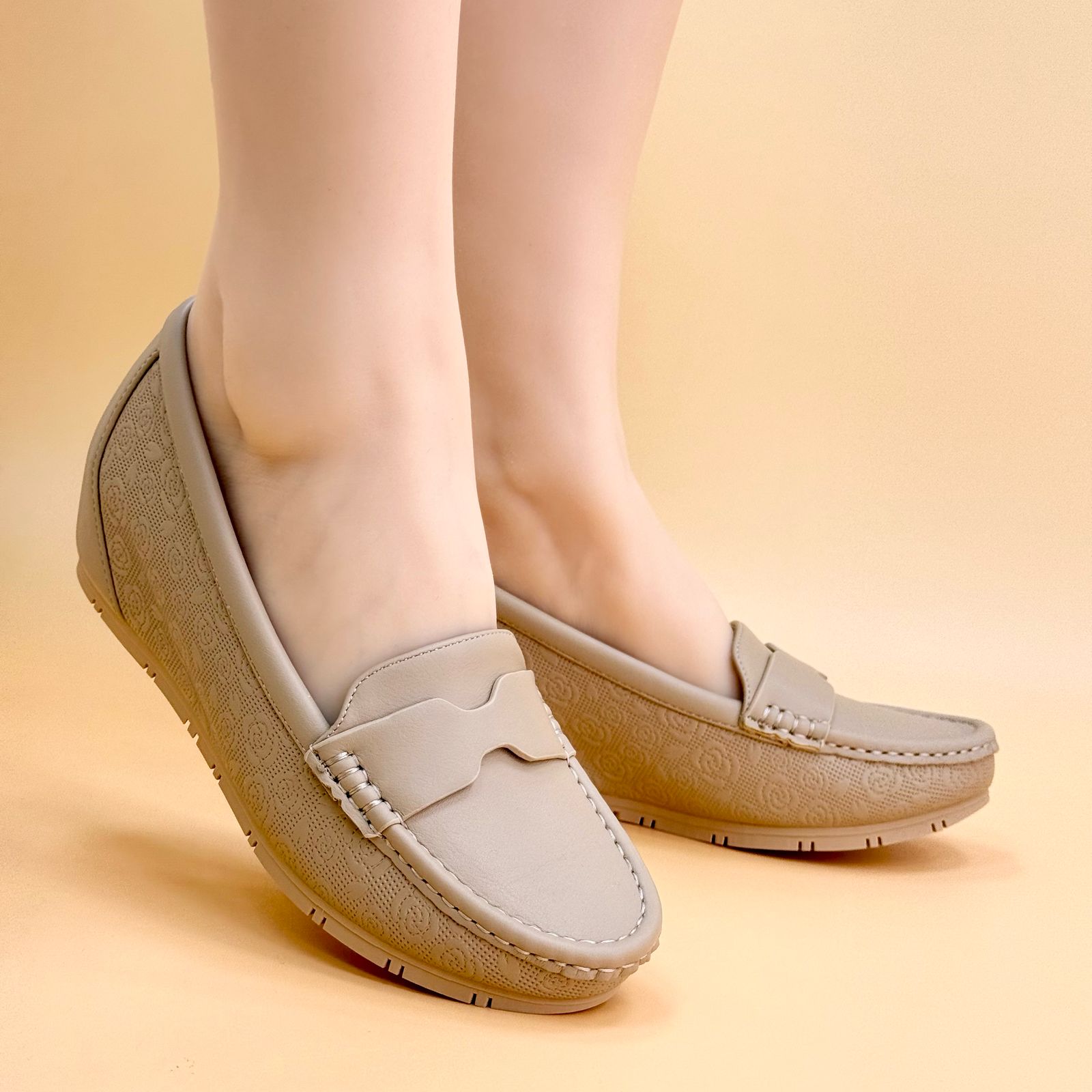 NEW , WOMEN SHOES W89